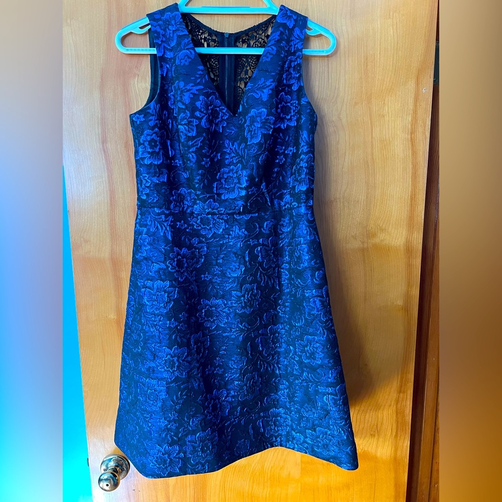 Elegant & Trendy Cocktail dress with pockets